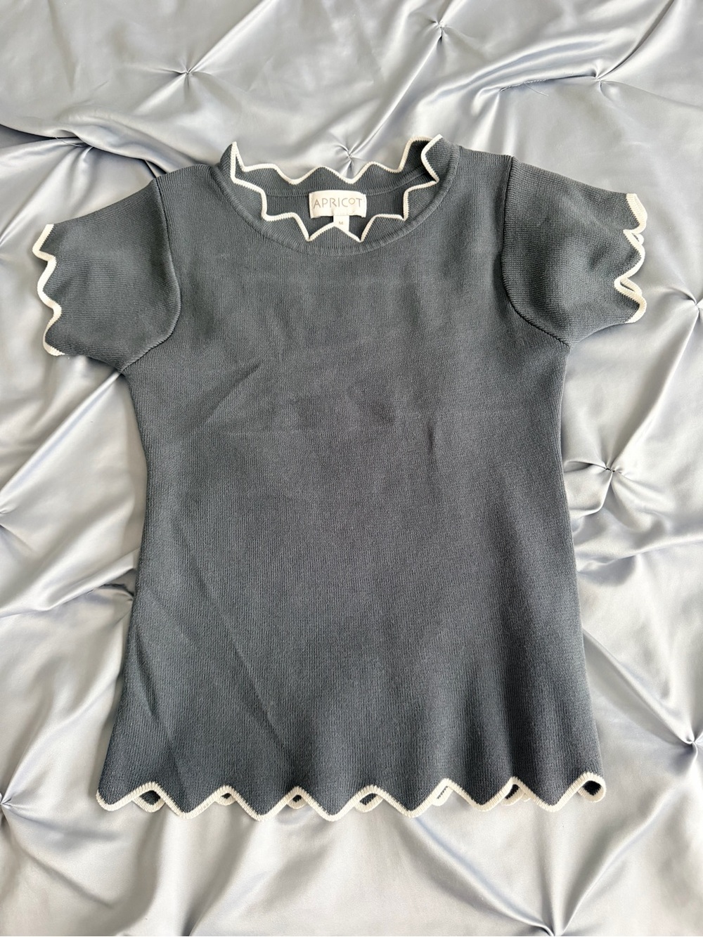 APRICOT Black Short Sleeve Knit Top with Cream Scallop Edge